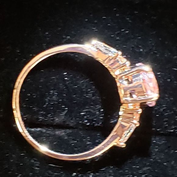 ESTATE Mesmerizing oval pink topaz with CZs ring - Picture 2 of 5
